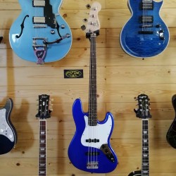 SQUIER Affinity Jazz Bass - Metallic Blue